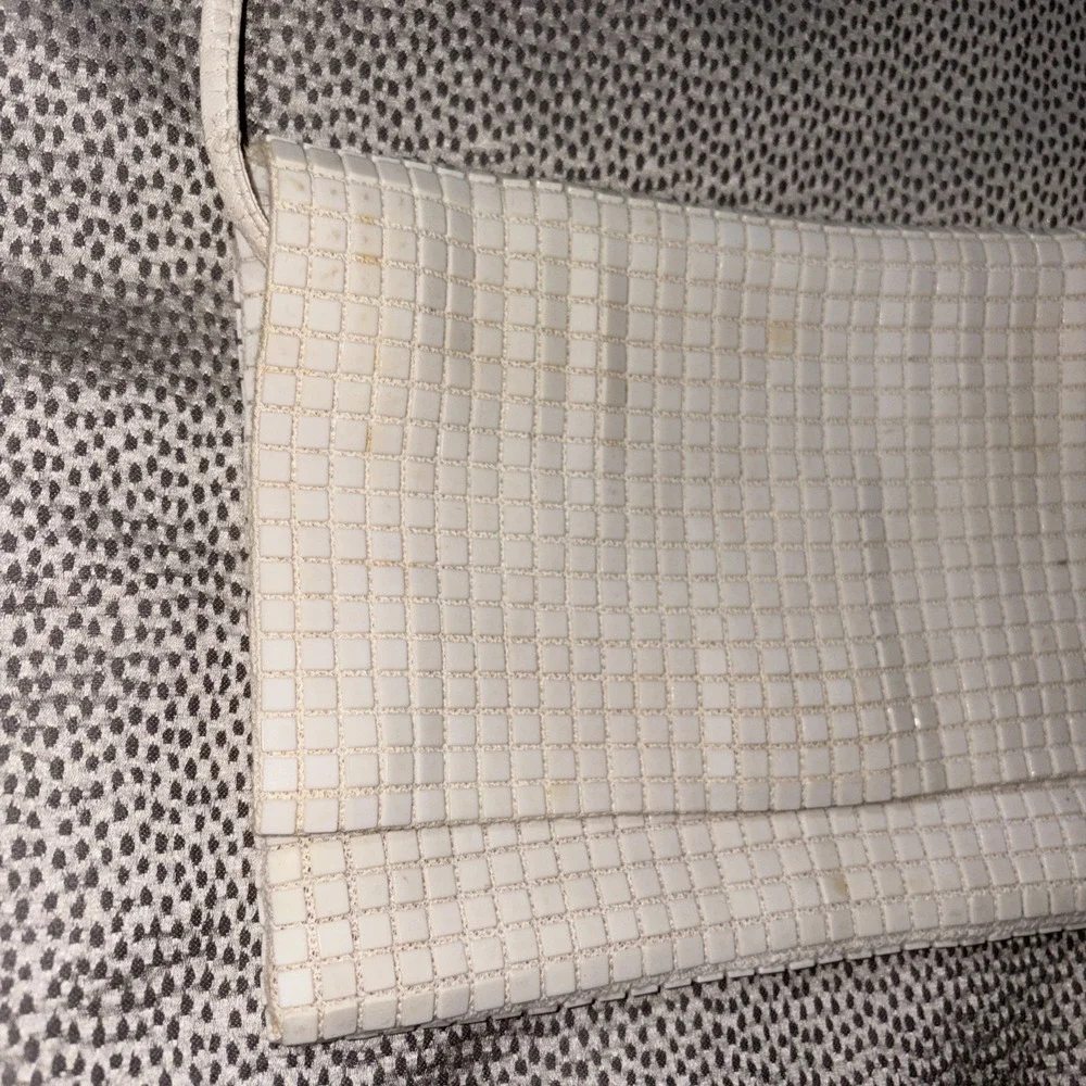 LA REGALE Vintage Handbag‎ Evening Bag Off White Metal Mesh Fold Over Strap
